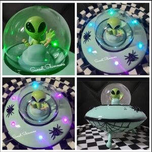 Halloween Retro Style UFO Alien Spaceship Color Changing Light Up Decor Figurine